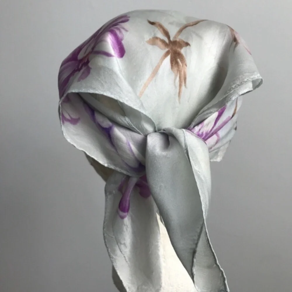 ELLEN TRACY WOMEMS SILK SCARF GRAY PURPLE SATIN BANDANA